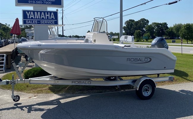 2025 Robalo R180 Alloy Gray/White